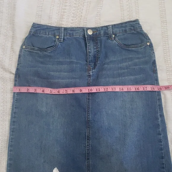 Embroidered Denim Skirt Size 4 - Picture 7 of 11